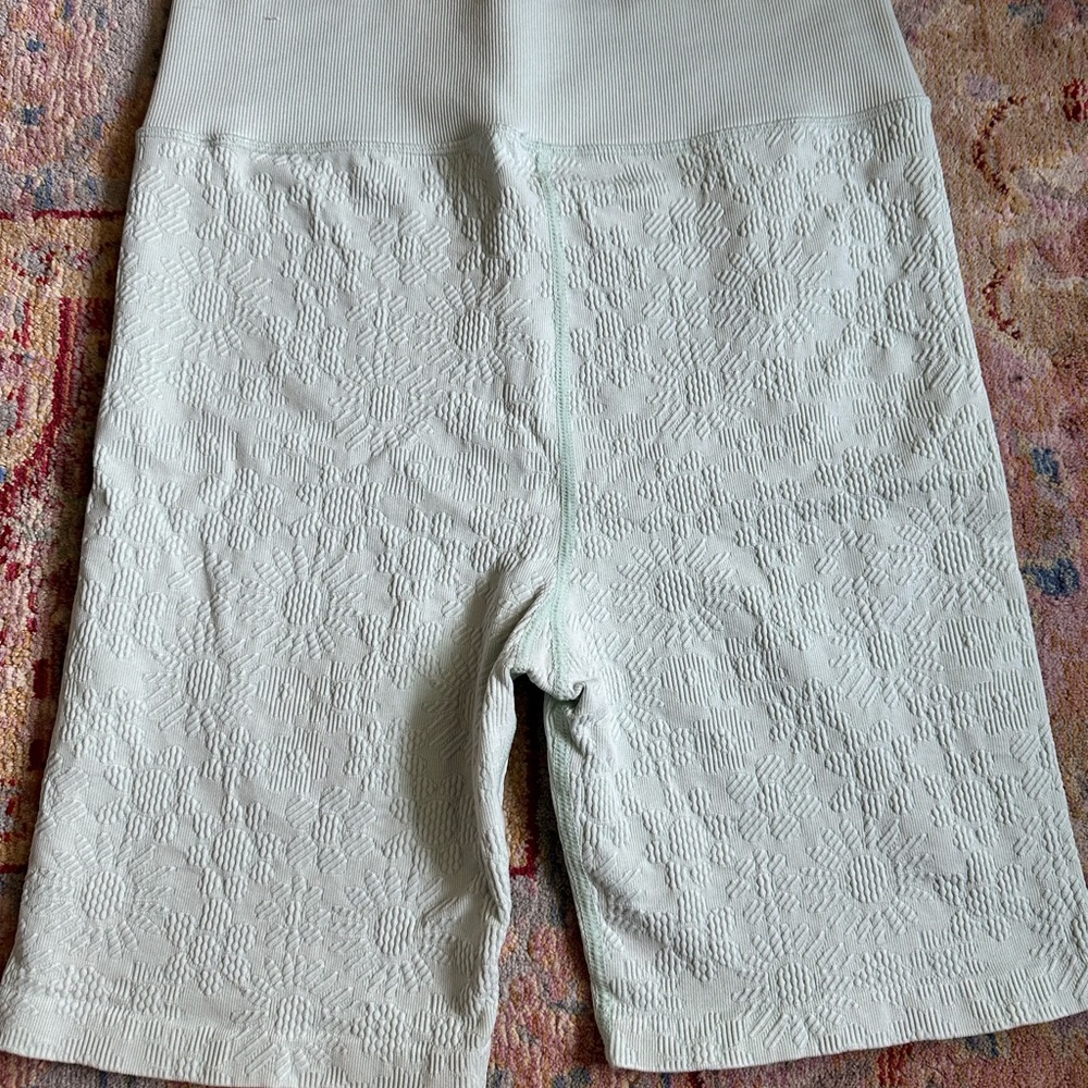 Aerie Offline Biker Shorts 7” - Picture 3 of 3